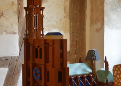 Hauts comme trois briques