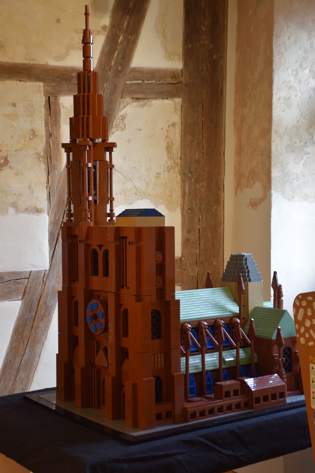 Hauts comme trois briques Hauts comme trois briques