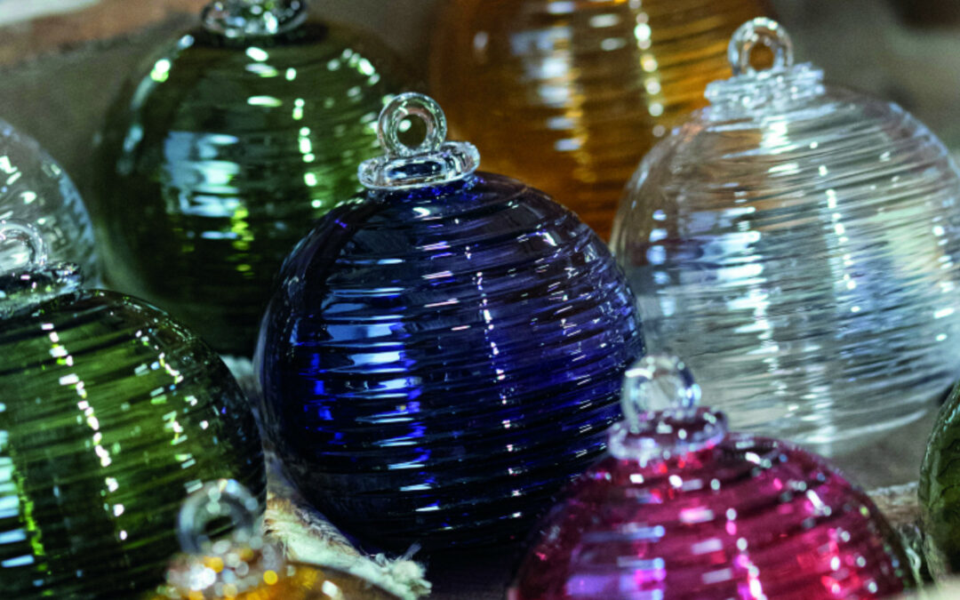 Zoom sur GRIP, boule de Noël de Meisenthal 2025