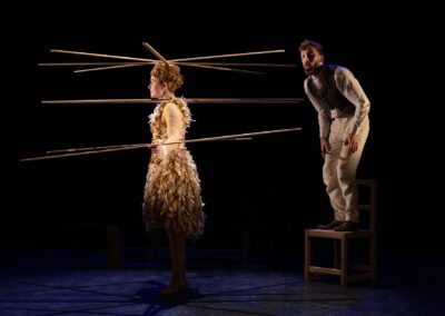 Titi tombe, Titi tombe pas