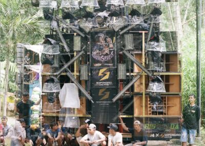 Nik Nowak, Tracing A Ghost, Lare Sepele, 2025