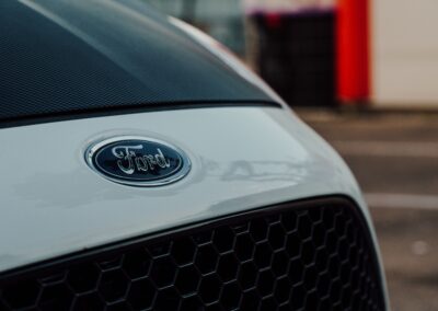 2 femmes 1 Ford